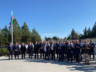 Xəzər rayonunda “27 sentyabr - Anım günü” ilə əlaqədar Şəhidlərin məzarları ziyarət olunub