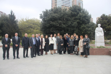 ​Xəzər rayon ictimaiyyəti akademik Zərifə Əliyevanın xatirəsini yad edib