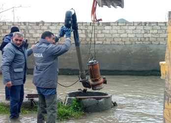 Xəzər rayonunda intensiv yağıntıların fəsadlarının aradan qaldırılması istiqamətində tədbirlər davam etdirilir