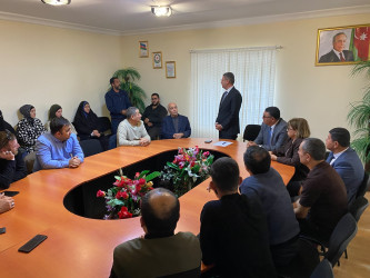 Xəzər Rayon İcra Hakimiyyətinin başçısı Elşən Salahov Mərdəkan qəsəbəsində yerləşən ümumtəhsil müəssisələrinin şagird və valideynləri ilə görüş keçirib.