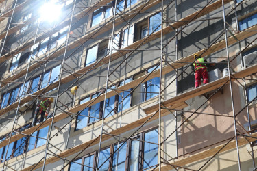 Buzovna qəsəbəsində yaşayış binalarında təmir-bərpa işləri həyata keçirilir