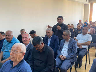 Rayon İcra Hakimiyyətinin başçısı Elşən Salahovun Qala qəsəbəsində yaşayan sakinlərlə növbəti səyyar qəbulu keçirilib