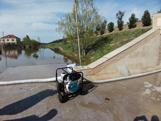Xəzər rayonunda intensiv yağıntıların fəsadlarının aradan qaldırılması istiqamətində tədbirlər davam etdirilir