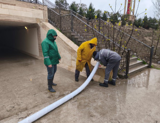 Xəzər rayonunda intensiv yağıntıların fəsadlarının aradan qaldırılması istiqamətində tədbirlər davam etdirilir