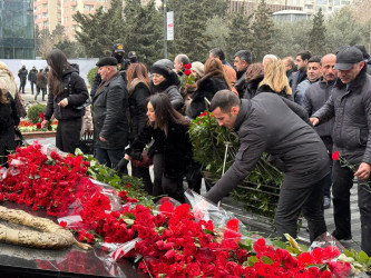 26 fevral Xocalı Soyqırımının 33 -cü il dönümü ilə əlaqədar Xəzər Rayon İcra Hakimiyyətinin kollektivi  “Ana Harayı” abidə kompleksini ziyarət edib