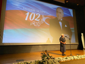 Xəzər rayonunda Ümummilli lider Heydər Əliyevin anadan olmasının 102 illiyinə həsr olunmuş “Heydər Əliyev irsi – Gələcəyə yol” adlı tədbir keçirilib`