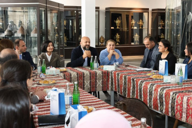 Qala gəncləri ilə görüş keçirilib