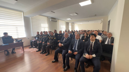 Xəzər Rayon İcra Hakimiyyətinin inzibati binasında Fövqəladə Hallar Nazirliyinin Bakı Regional Mərkəzinin təşkilatçılığı ilə "Su hövzələrində insanların təhlükəsizliyinin təmin edilməsi" mövzusunda rayon müşavirəsi keçirilmişdir