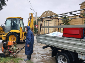Xəzər rayonunda intensiv yağıntıların fəsadlarının aradan qaldırılması istiqamətində tədbirlər davam etdirilir