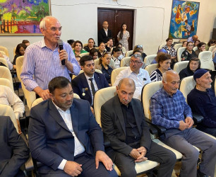 Rayon İcra Hakimiyyətinin başçısı Elşən Salahov Zirə qəsəbə sakinləri ilə növbəti səyyar görüş keçirib