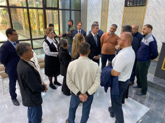 Xəzər Rayon İcra Hakimiyyətinin başçısı Elşən Salahov Şüvəlan və Buzovna qəsəbələrində yerləşən ümumtəhsil məktəblərinin şagird və valideynləri ilə görüş keçirib