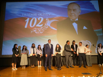 Xəzər rayonunda Ümummilli lider Heydər Əliyevin anadan olmasının 102 illiyinə həsr olunmuş “Heydər Əliyev irsi – Gələcəyə yol” adlı tədbir keçirilib`