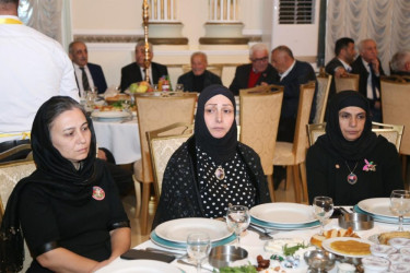 Mehriban xanım Əliyevanın təşəbbüsü ilə iftar süfrəsi açılıb