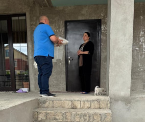 Xəzər rayonunda Qurban bayramı münasibəti ilə bayram sovqatı paylanılıb