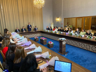 Xəzər rayonunda “8 Mart – Beynəlxalq Qadınlar Günü” münasibətilə  “Qadın və şəhər – gələcəyin zərif memarları” adlı  bayram tədbiri keçirilmişdir