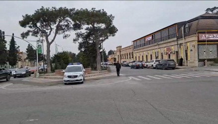 Xocalı faciəsinin 34-cü ildönümü ilə əlaqədar Xəzər Rayon İcra Hakimiyyətinin rəhbərliyi və əməkdaşları, rayon ictimaiyyətinin nümayəndələri “Ana harayı” abidəsini ziyarət etmişlər