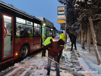 Xəzər rayonunda qarlı hava şəraiti ilə əlaqədar operativ tədbirlər görülüb