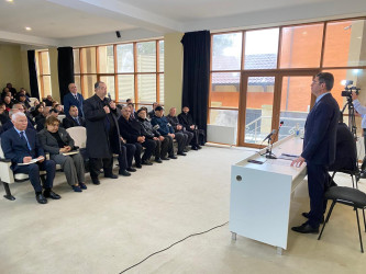 Xəzər Rayon İcra Hakimiyyətinin başçısı Elşən Salahovun rayon ərazisində vətəndaşlarla səyyar görüşlərinin keçirilməsi davam etdirilir