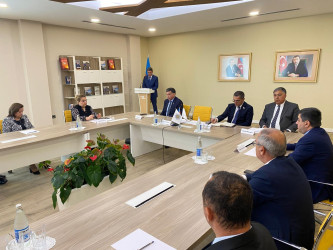 Xəzər rayonunda “Konstitusiya və Suverenlik İli” çərçivəsində dəyirmi masa keçirilib