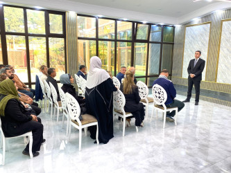 Xəzər Rayon İcra Hakimiyyətinin başçısı Elşən Salahov Şüvəlan və Buzovna qəsəbələrində yerləşən ümumtəhsil məktəblərinin şagird və valideynləri ilə görüş keçirib