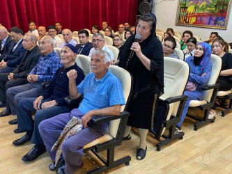 Rayon İcra Hakimiyyətinin başçısı Elşən Salahov Zirə qəsəbə sakinləri ilə növbəti səyyar görüş keçirib