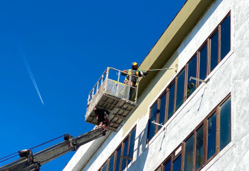 Buzovna qəsəbəsində yaşayış binalarında təmir-bərpa işləri həyata keçirilir