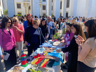 Xəzər rayonunda “Müstəqillik bayramı - Gənclik, incəsənət və əl əməyi” adlı   sərgi-satış yarmarkası keçirilib