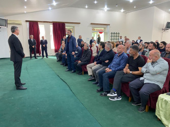 Xəzər Rayon İcra Hakimiyyətinin başçısı Elşən Salahov Şüvəlan və Buzovna qəsəbələrində yerləşən ümumtəhsil məktəblərinin şagird və valideynləri ilə görüş keçirib