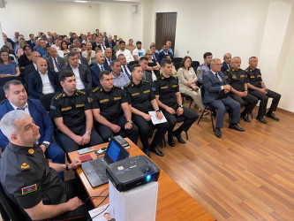 Xəzər Rayon İcra Hakimiyyətinin inzibati binasında Fövqəladə Hallar Nazirliyinin Bakı Regional Mərkəzinin təşkilatçılığı ilə "Su hövzələrində insanların təhlükəsizliyinin təmin edilməsi" mövzusunda rayon müşavirəsi keçirilmişdir
