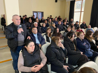 Xəzər Rayon İcra Hakimiyyətinin başçısı Elşən Salahovun rayon ərazisində vətəndaşlarla səyyar görüşlərinin keçirilməsi davam etdirilir