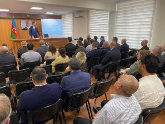 Xəzər Rayon İcra Hakimiyyətinin inzibati binasında Fövqəladə Hallar Nazirliyinin Bakı Regional Mərkəzinin təşkilatçılığı ilə "Su hövzələrində insanların təhlükəsizliyinin təmin edilməsi" mövzusunda rayon müşavirəsi keçirilmişdir