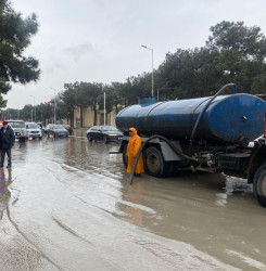 Xəzər rayonunda intensiv yağıntıların fəsadlarının aradan qaldırılması istiqamətində tədbirlər davam etdirilir