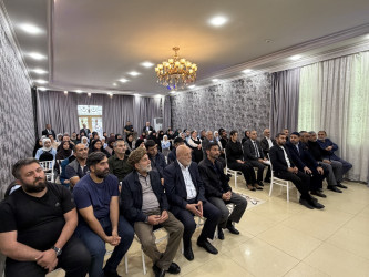 Xəzər Rayon İcra Hakimiyyətinin başçısı Elşən Salahov Binə qəsəbəsinin 121 və 136 nömrəli məktəblərin şagird və valideynləri ilə görüş keçirib