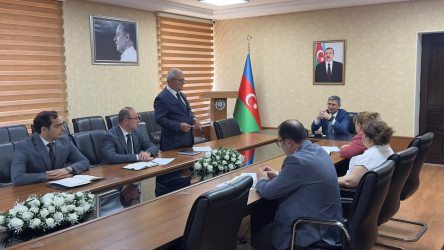 Rayon İcra Hakimiyyətinin başçısı Elşən Salahov vətəndaşların növbəti fərdi qəbulunu keçirib