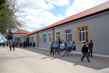 Rayonunun  Zirə qəsəbəsində Heydər Əliyev Fondunun təşəbbüsü ilə yeni təmir olunmuş 324 saylı tam orta məktəbin açılış mərasimi keçirilib`