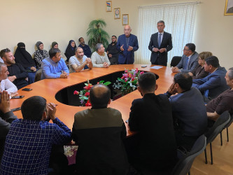Xəzər Rayon İcra Hakimiyyətinin başçısı Elşən Salahov Mərdəkan qəsəbəsində yerləşən ümumtəhsil müəssisələrinin şagird və valideynləri ilə görüş keçirib.