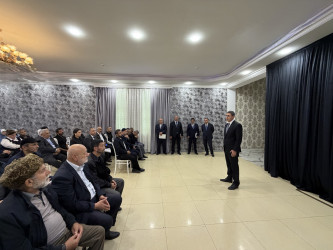 Xəzər Rayon İcra Hakimiyyətinin başçısı Elşən Salahov Binə qəsəbəsinin 121 və 136 nömrəli məktəblərin şagird və valideynləri ilə görüş keçirib