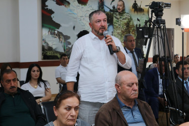 Rayon İcra Hakimiyyəti başçısının növbəti səyyar qəbulu Buzovna qəsəbəsində keçirildi