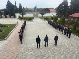 “Azərbaycan Hava Yolları” şirkətinə məxsus Bakı-Qroznı istiqamətində uçan sərnişin təyyarəsinin qəzaya uğraması nəticəsində hələk olanların  əziz xatirəsi Xəzər Rayonunda 1 dəqiqəlik sükütla yad edilmişdir