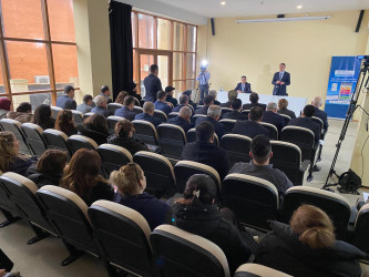 Xəzər Rayon İcra Hakimiyyətinin başçısı Elşən Salahovun rayon ərazisində vətəndaşlarla səyyar görüşlərinin keçirilməsi davam etdirilir