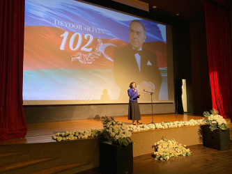 Xəzər rayonunda Ümummilli lider Heydər Əliyevin anadan olmasının 102 illiyinə həsr olunmuş “Heydər Əliyev irsi – Gələcəyə yol” adlı tədbir keçirilib`
