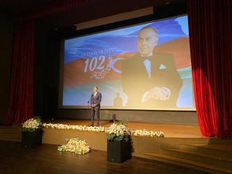 Xəzər rayonunda Ümummilli lider Heydər Əliyevin anadan olmasının 102 illiyinə həsr olunmuş “Heydər Əliyev irsi – Gələcəyə yol” adlı tədbir keçirilib`
