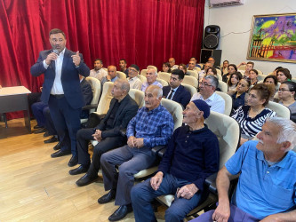 Rayon İcra Hakimiyyətinin başçısı Elşən Salahov Zirə qəsəbə sakinləri ilə növbəti səyyar görüş keçirib