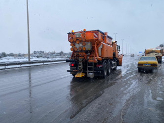 Xəzər rayonunda qarlı hava şəraiti ilə əlaqədar operativ tədbirlər görülüb