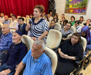 Rayon İcra Hakimiyyətinin başçısı Elşən Salahov Zirə qəsəbə sakinləri ilə növbəti səyyar görüş keçirib
