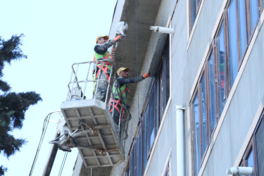 Buzovna qəsəbəsində yaşayış binalarında təmir-bərpa işləri həyata keçirilir