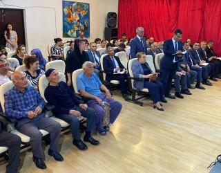 Rayon İcra Hakimiyyətinin başçısı Elşən Salahov Zirə qəsəbə sakinləri ilə növbəti səyyar görüş keçirib