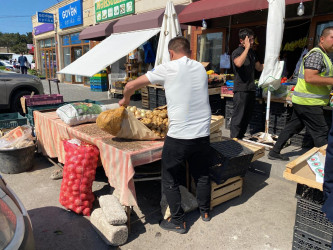 Xəzər rayonunda qanunsuz küçə ticarətinin qarşısının alınması məqsədilə reydlər keçirilib