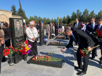 Xəzər rayonunda “27 sentyabr - Anım günü” ilə əlaqədar Şəhidlərin məzarları ziyarət olunub