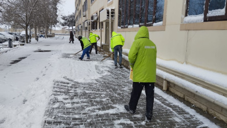 Xəzər rayonunda qarlı hava şəraiti ilə əlaqədar operativ tədbirlər görülüb